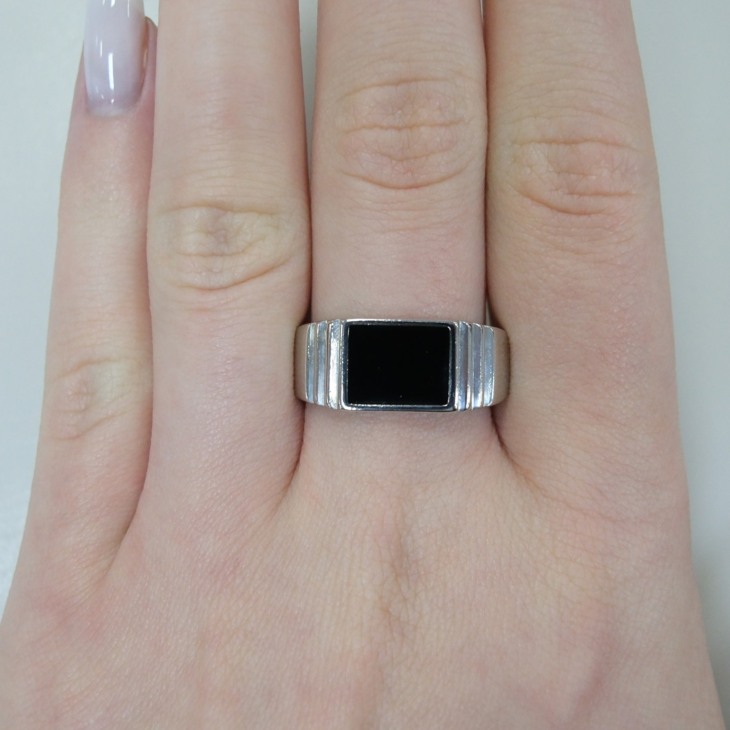Серебряное кольцо 925 пробы; вставки Эмаль чёрная;